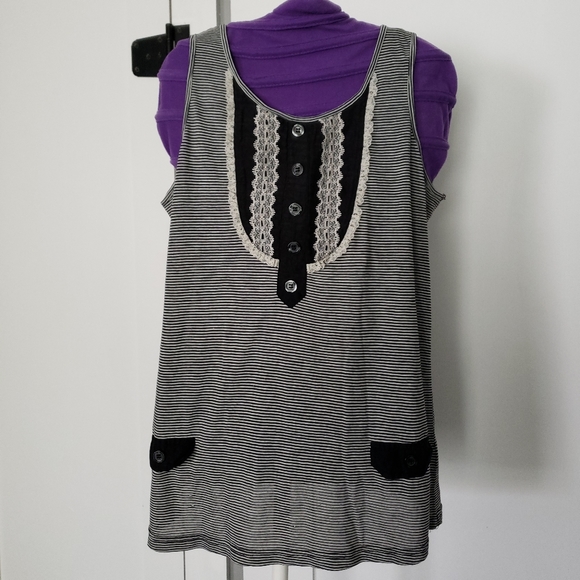 SOLD Mystree Tank Top - Picture 2 of 10